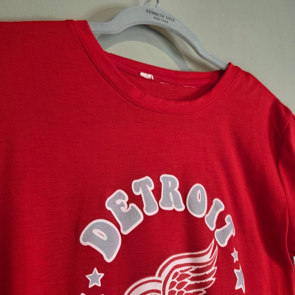 Detroit Red Wings NHL Hockey Graphic‎ T-Shirt Womens Medium Red Short Sleeve Tee
